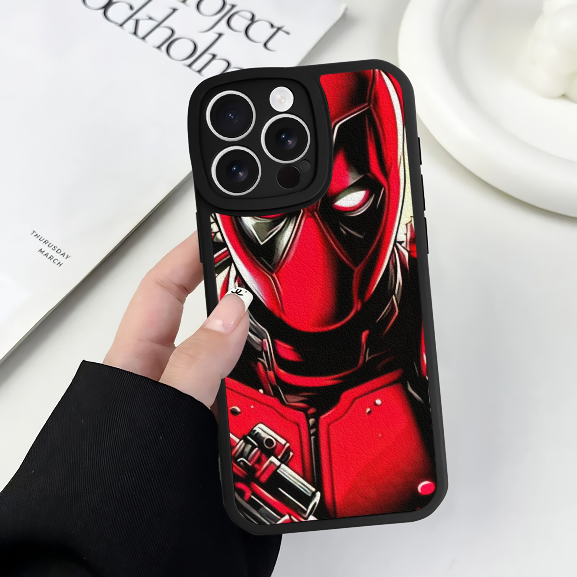 （画像用） Deadpool デッドプール 【iPhone 16シリーズ対応】シリコンスマホケース（レザー調） 材質：シリコン